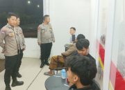Personil Polsek Cikijing Imbau Pemuda Nongkrong Agar Tidak Pulang Larut Malam
