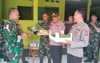 Kapolsek dan Camat Sumberjaya Sampaikan Ucapan HUT TNI ke-80 kepada Koramil 1711 Sumberjaya