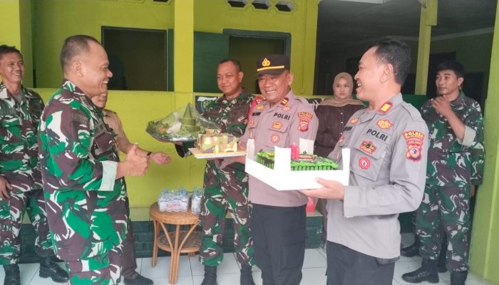 Kapolsek dan Camat Sumberjaya Sampaikan Ucapan HUT TNI ke-80 kepada Koramil 1711 Sumberjaya