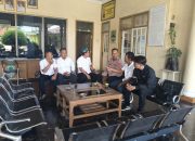 Jalin Silaturahmi Panit Samapta Polsek Jatiwangi Sambangi Kantor Desa Pinangraja Berikan Himbauan Pesan Kamtibmas