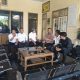 Jalin Silaturahmi Panit Samapta Polsek Jatiwangi Sambangi Kantor Desa Pinangraja Berikan Himbauan Pesan Kamtibmas