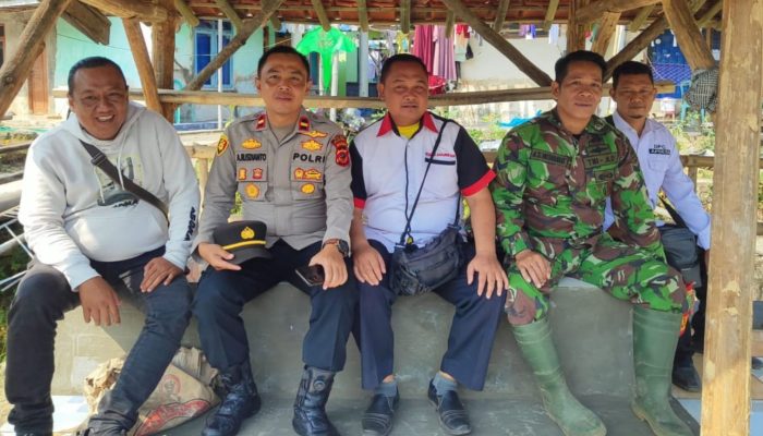 Perkuat Soliditas TNI–Polri, Polsek Kasokandel Gelar Kegiatan Sinergitas di Desa Ranji Wetan