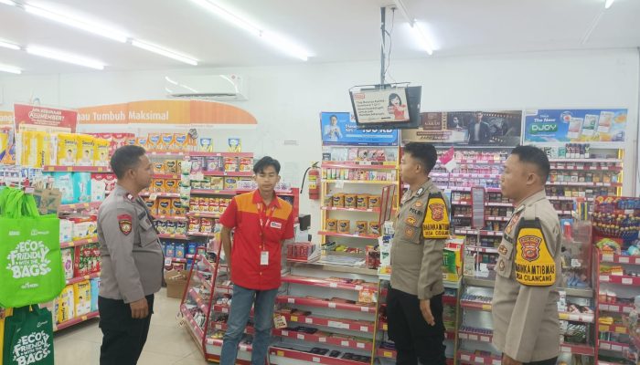 Personil Polsek Cikijing Sambangi Minimarket Alfamart, Beri Imbauan Kamtibmas Kepada Karyawan