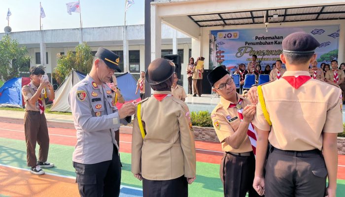 Kapolsek Cikijing Hadiri Pembukaan Perkemahan Penumbuhan Karakter Pancawaluya SMAN 1 Cikijing
