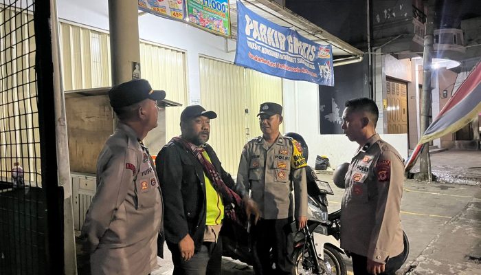 Patroli Malam Polsek Cikijing Sambangi Pengendara Ojek Pangkalan, Berikan Imbauan Kamtibmas