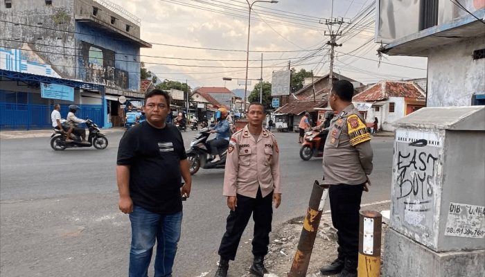 Bhabinkamtibmas Polsek Sumberjaya Sampaikan Program Koperasi Merah Putih kepada Warga Masyarakat