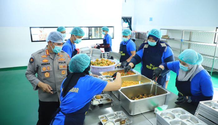 Polda Jabar Dukung Gizi Anak Lewat Program MBG, Pastikan Kualitas dan Kebersihan