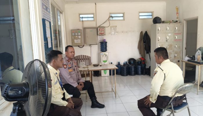 Cipta Kondisi, Panit Samapta Polsek Jatiwangi Lakukan Patroli dan Sambangi Satpam PT. Delta Mate