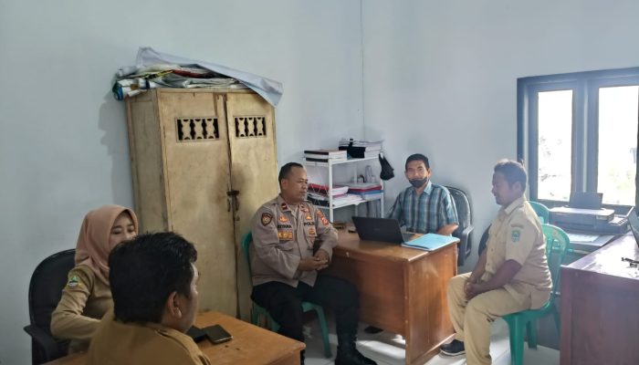 Panit Samapta Polsek Jatiwangi Tatap Muka Bersama Perangkat Desa Surawangi dan Berikan Himbauan Pesan Kamtibmas