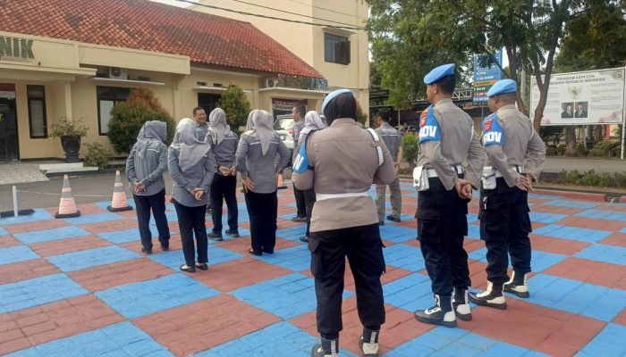 Anggota Provos Polres Majalengka Laksanakan Pengamanan Melekat Saat Apel Fungsi