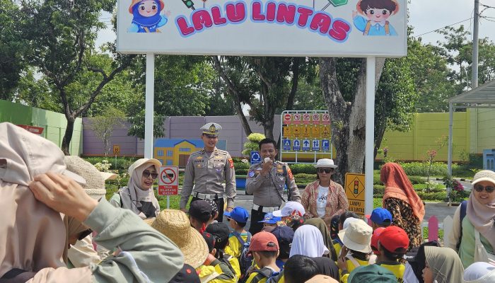 Sat Lantas Polres Majalengka Gelar Kegiatan Polsanak Bersama TK Ade Irma Suryani