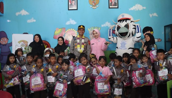 Kapolres Garut dan Ketua Bhayangkari Cabang Garut Kunjungi TK Kemala Bhayangkari 15 dan 23, Wujud Kepedulian terhadap Pendidikan Anak Usia Dini
