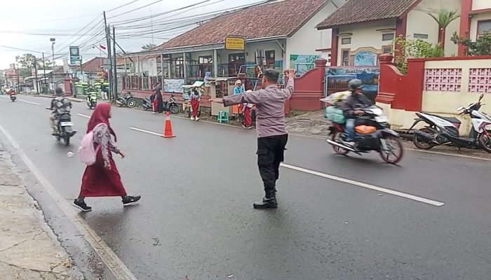 Wujudkan Pelayanan Prima, Polisi di Cikijing Rutin Laksanakan Gatur Pagi