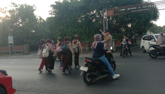 Ciptakan Rasa Aman, Polsek Jatiwangi Laksanakan Gatur Pagi Jaga Kelancaran dan Ketertiban Laluintas