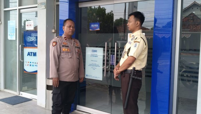 Unit Samapta Polsek Jatiwangi Patroli Sambang Perbankan, Berikan Rasa Aman Kepada Security
