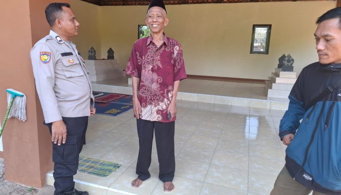 Bhabinkamtibmas Sambangi Warga, Sampaikan Pesan Kamtibmas dengan Santai