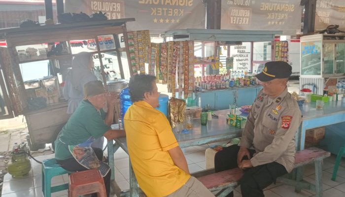 Sambangi Warga di Area Terminal, IPDA D Yusuf Sampaikan Pesan Kamtibmas