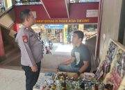 Ciptakan Sitkamtibmas Kondusif, Patroli Polsek Cikijing Sambangi Pedagang Pasar