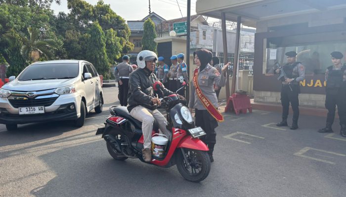 Polwan Polres Majalengka Hadir Beri Pelayanan Prima di Penjagaan Mako Polres Majalengka