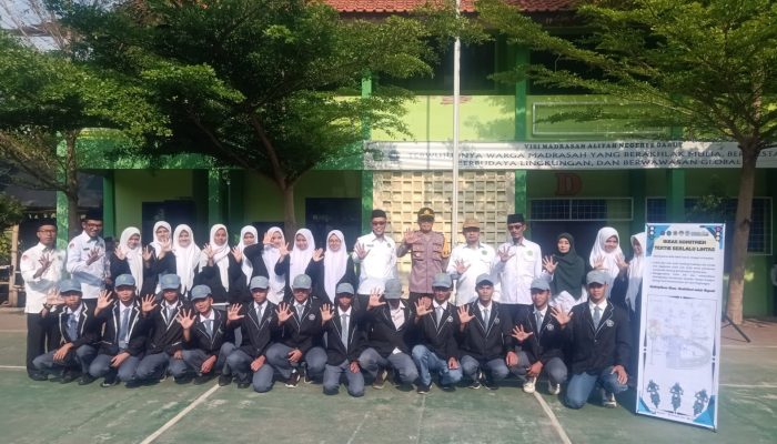 Kapolsek Cibatu Tanamkan Disiplin dan Kesadaran Hukum kepada Siswa MAN 5 Garut