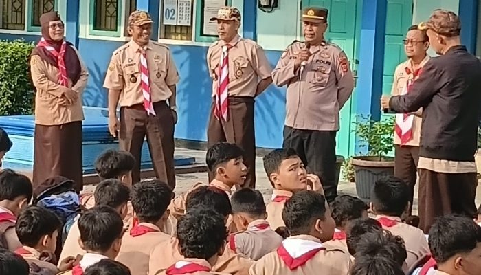 Panit Samapta Polsek Jatiwangi Berikan Pembekalan Kepada Pramuka Tentang Kenakalan Remaja