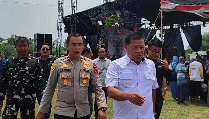 Kapolsek Kasokandel dan Danramil Dawuan Kasokandel hadiri acara ulang tahun Desa Leuwikidang ke – 288