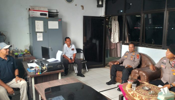 Jalin Kemitraan, Unit Patroli Samapta Polsek Jatiwangi Sambangi Pengurus Pasar Desa Ciborelang