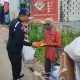 Berbagi Itu Indah, Sat Brimob Polda Jabar Kembali Gelar Jumat Berkah,  Bagikan Makanan Gratis Untuk Masyarakat