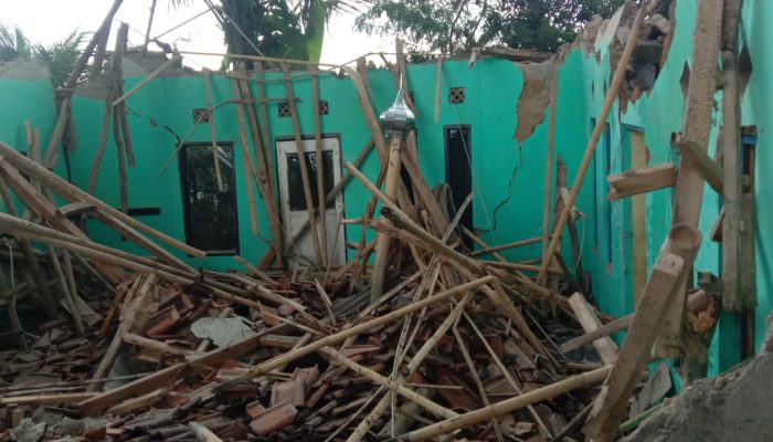 SIGAP TANGGAP KEPALA DESA CI JENUK ATASI AMBRUKNYA MASJID JABARNUR