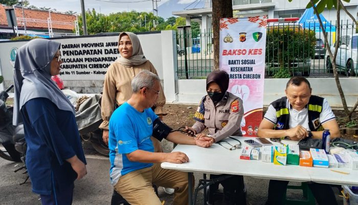Polisi Gelar Bakti Sosial Kesehatan Pengobatan Gratis dan Patroli Polwan Bageur