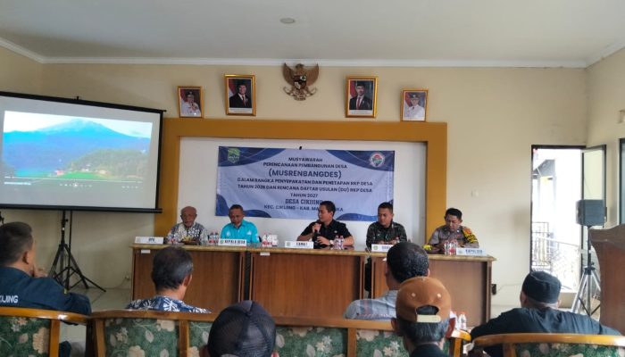 Bhabinkamtibmas Polsek Cikijing Hadiri Musrenbang Tahun Anggaran 2026 di Desa Cikijing