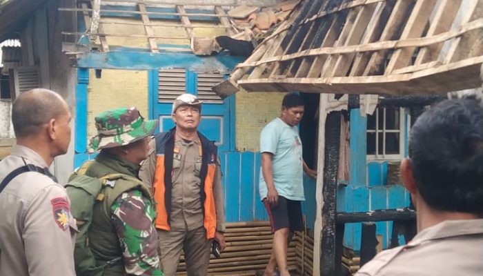 Obat Nyamuk Jadi Pemicu, Rumah Panggung di Cikelet Hangus Terbakar, Polsek Cikelet Lakukan Cek TKP