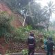 Polsek Pakenjeng Polres Garut Cek TKP Longsor Yang Tutupi Akses Jalan Kabupaten