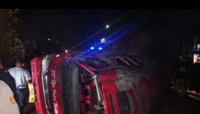 Tiga Tewas, 17 Luka dalam Kecelakaan Elf di Jalan Raya Malangbong–Wado, Sumedang