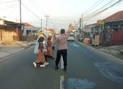 Implementasi Pelayanan Polri, Ps. Panit Samapta l Polsek Cikijing Laksanakan Pengaturan Lalin