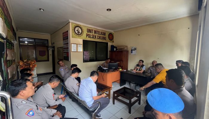 Pimpin Anev, Kapolsek Cikijing Berikan Arahan dan Semangat Dalam Pelaksanaan Tugas Anggotanya