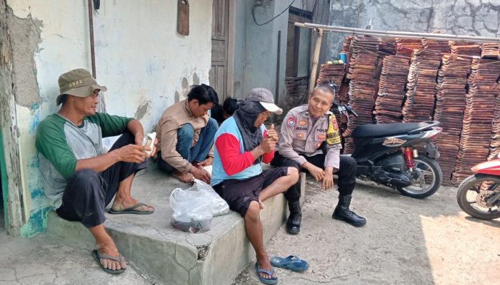 Lewat Dialog, Bhabinkamtibmas Dukung Lingkungan Aman di Desa Babakan Anyar