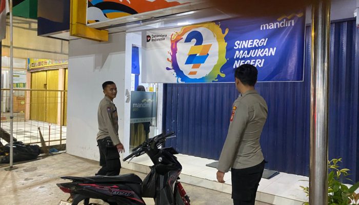 Patroli Malam, Personil Polsek Cikijing Pantau Gerai ATM Mandiri