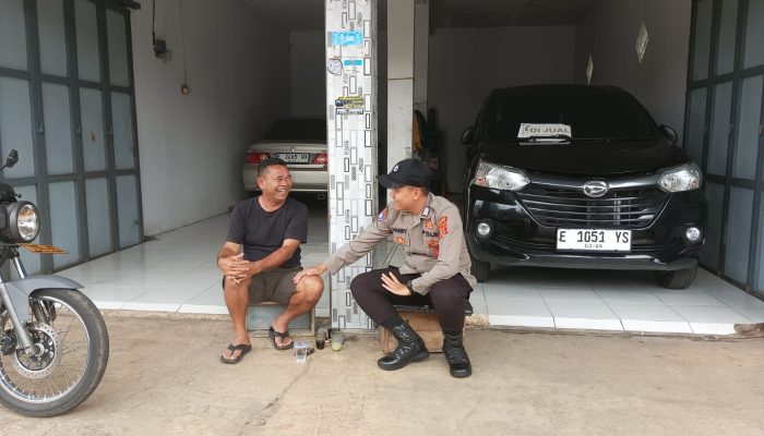 Lewat Sambang, Bhabinkamtibmas Polsek Cikijing Ajak Warga Wujudkan Kamtibmas Yang Kondusif