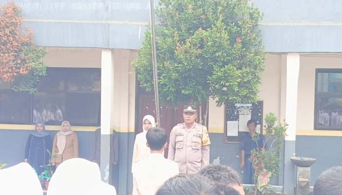 Polsek Sukawening Polres Garut Jadi Irup Upacara di SMP YASPRI Maripari