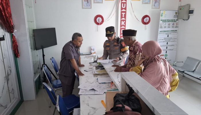 Polres Garut Tunjukkan Kepedulian, Antar Dua Lansia Asal Bogor yang Kehilangan Surat Penting
