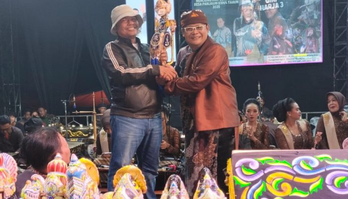 Polsek Sumberjaya laksanakan pengamanan pagelaran wayang golek dalam rangka Guar Bumi dan Hari Jadi Desa Panjalin Kidul ke-215