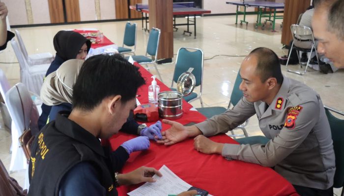 Polres Garut Gelar Donor Darah Dalam Rangka Hut Korpri Ke-54