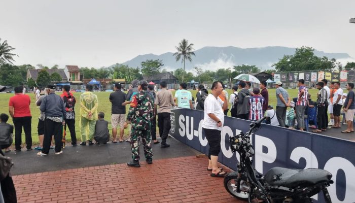 Personil Polsek Cikijing Laksanakan Pengamanan Pertandingan Sepak Bola SU-CI Cup 2025