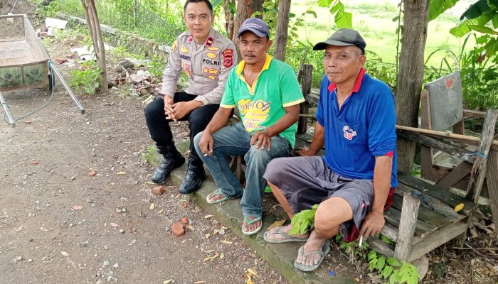 Kapolsek Kasokandel dan Bhabinkamtibmas Laksanakan Door to Door System, Wujudkan Lingkungan Aman dan Kondusif