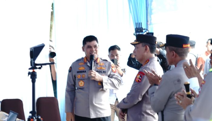 Sinergi Polri dan Ojol, Kapolri Pimpin Apel “Sauyunan Jaga Lembur” di Bandung