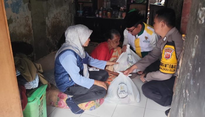 Polsek Majalengka Kota Dampingi Baznas Salurkan Bantuan Sembako kepada Korban Kebakaran Akibat Korsleting Listrik