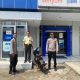 Sambangi Objek Vital Perbankan, Personil Polsek Cikijing Berikan Imbauan Kepada Security