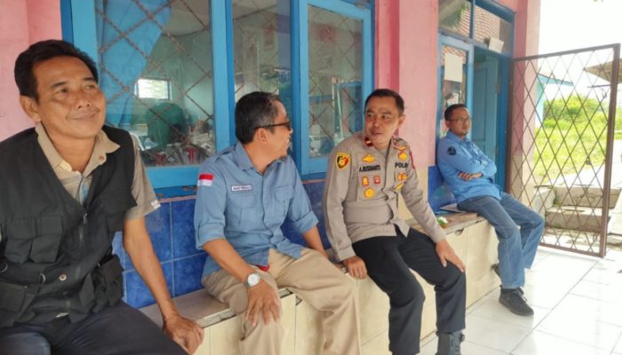 Kapolsek Kasokandel Lakukan Silaturahmi dan Himbauan Harkamtibmas di SDN 1 Gandasari