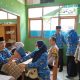 Polsek Banjarwangi Ikuti Donor Darah dalam Rangka HUT PGRI ke-80 di SDN 1 Banjarwangi